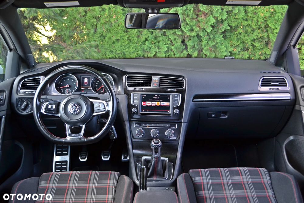 Volkswagen Golf VII 2.0 TSI BMT GTI - 12