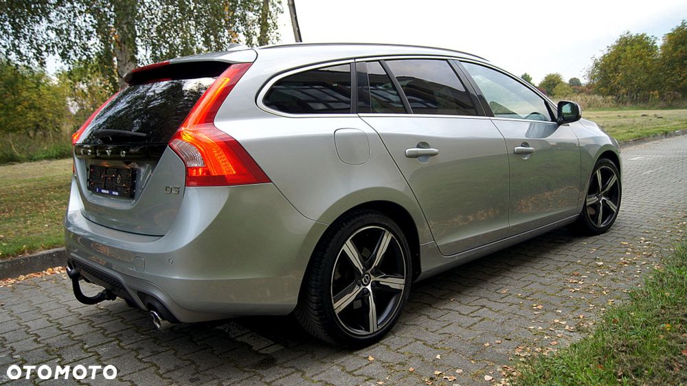 Volvo V60 D3 R-Design - 9
