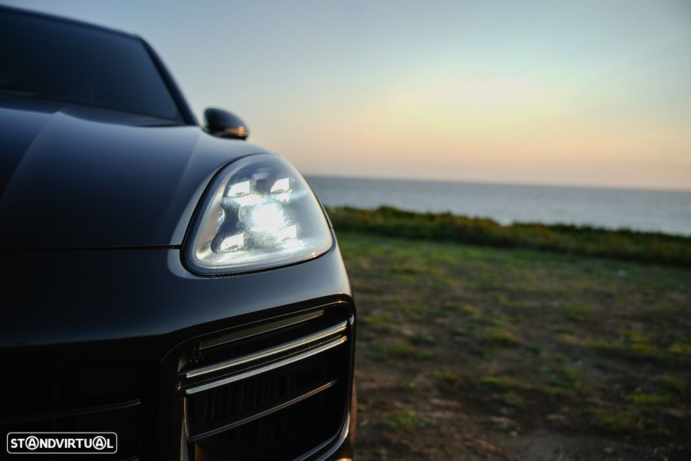 Porsche Cayenne Turbo - 15
