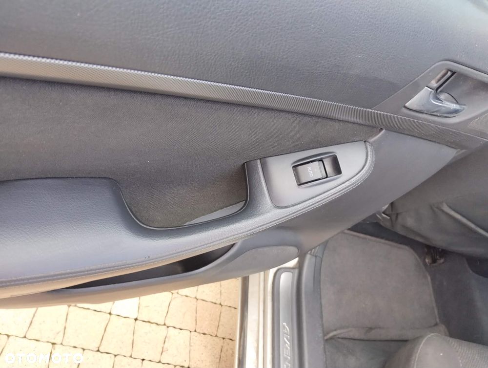 Toyota Avensis 2.0 D-4D High - 7