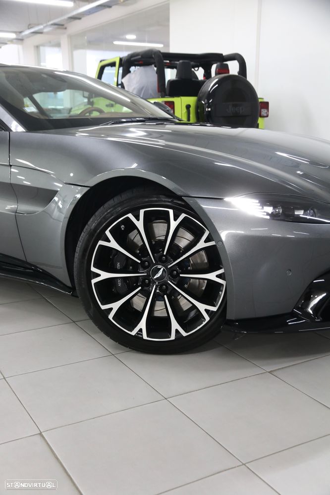 Aston Martin Vantage Coupe V8 - 2