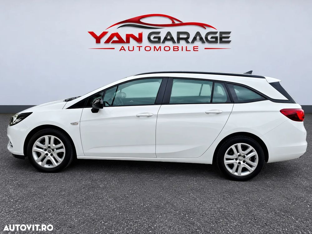 Opel Astra 2022 photo 2