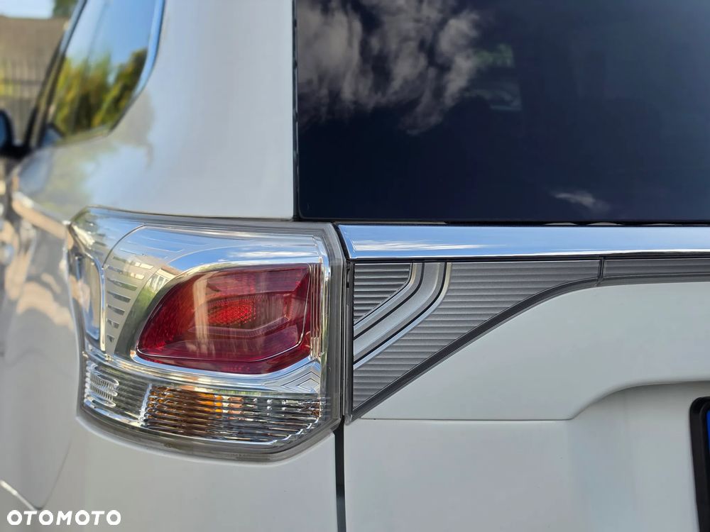 Mitsubishi Outlander - 10