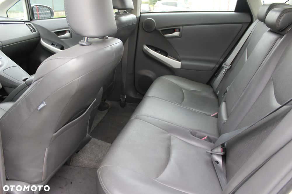 Toyota Prius (Hybrid) Executive - 11