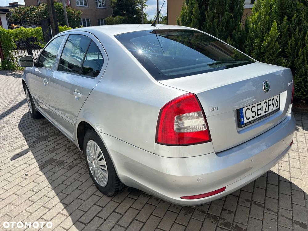 Skoda Octavia 1.6 - 10