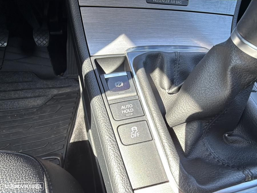 VW Passat Variant 1.6 TDI Confortline Navig - 21