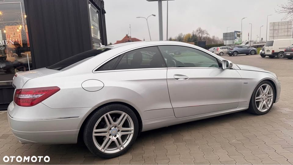 Mercedes-Benz Klasa E 350 CDI DPF BlueEFFICIENCY 7G-TRONIC Elegance - 2