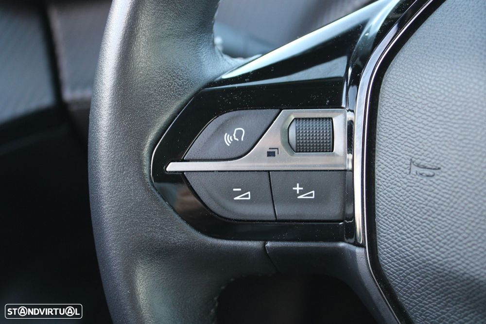 Peugeot e-2008 50 kWh Active Pack - 21