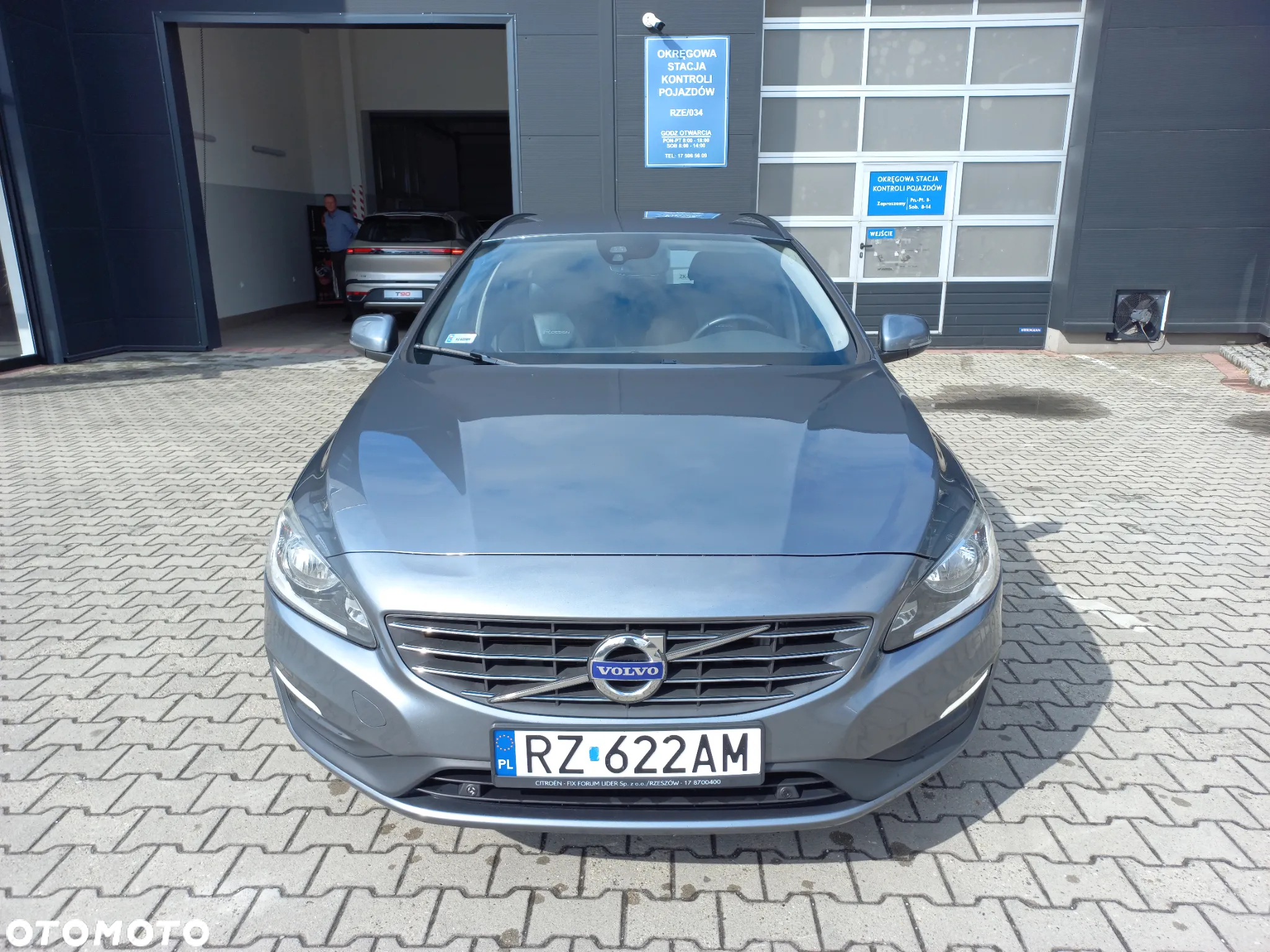 Volvo V60 D2 Drive-E R-Design Momentum - 2