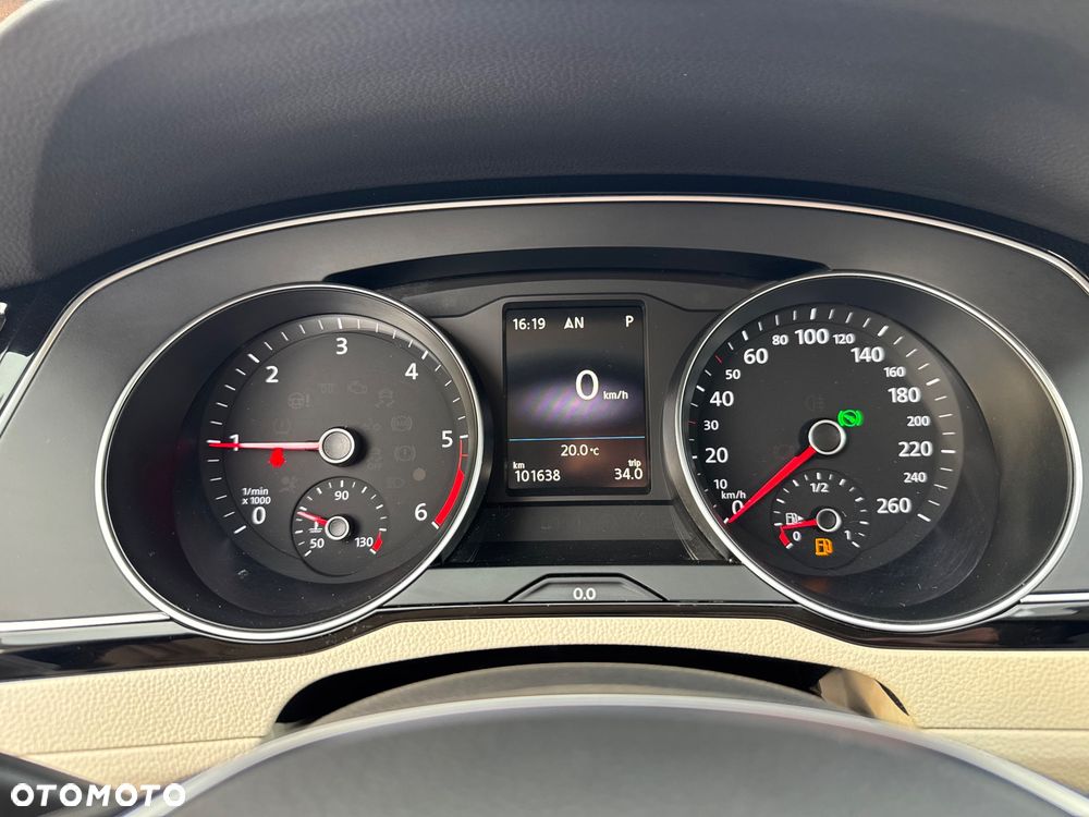 Volkswagen Passat 2.0 TDI (BlueMotion Technology) DSG Highline - 32