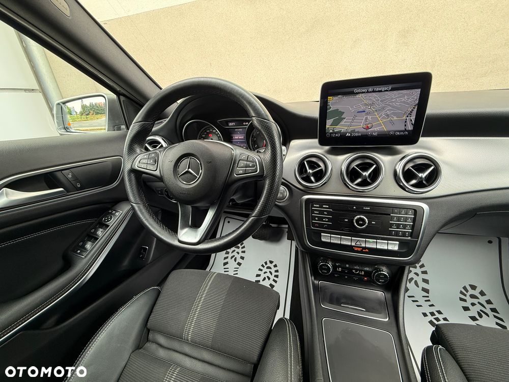 Mercedes-Benz GLA 180 7G-DCT Peak Edition - 17