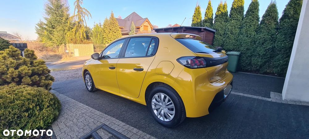 Peugeot 208 - 8