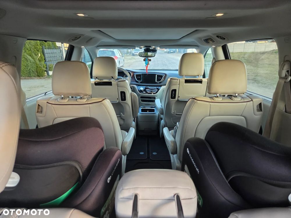 Chrysler Pacifica - 17