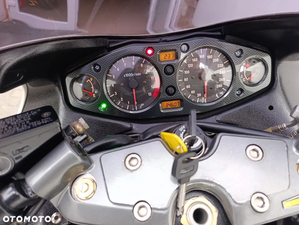 Suzuki GSX-R - 15