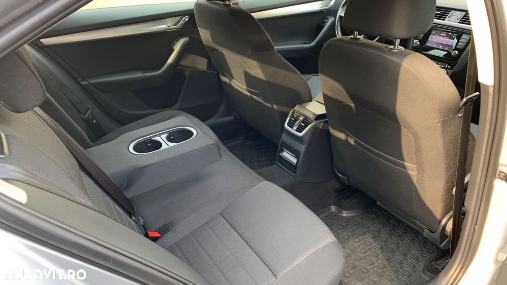 Skoda Octavia 1.4 TSI STYLE - 9