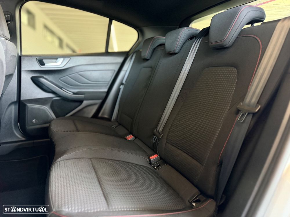 Ford Focus 1.5 TDCi ECOBlue ST-Line - 34