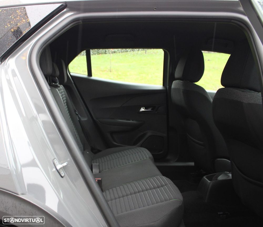 Peugeot 2008 1.2 PureTech Active Pack - 38