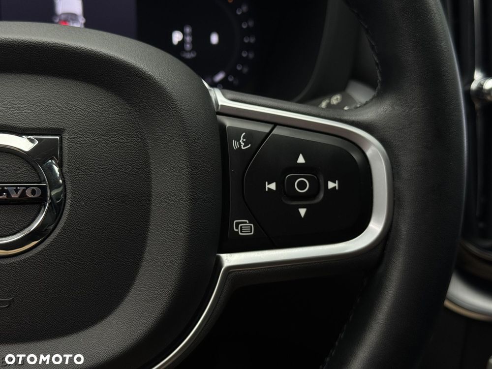 Volvo XC 60 B5 B AWD Momentum Pro - 27
