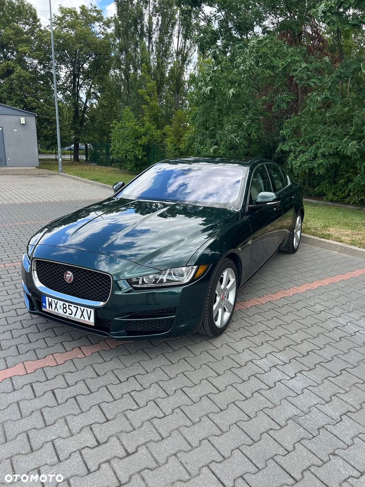 Jaguar XE 2.0 T Prestige - 4