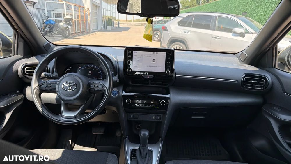 Toyota Yaris Cross 1.5 VVT-i HSD 4x2 Dynamic - 8