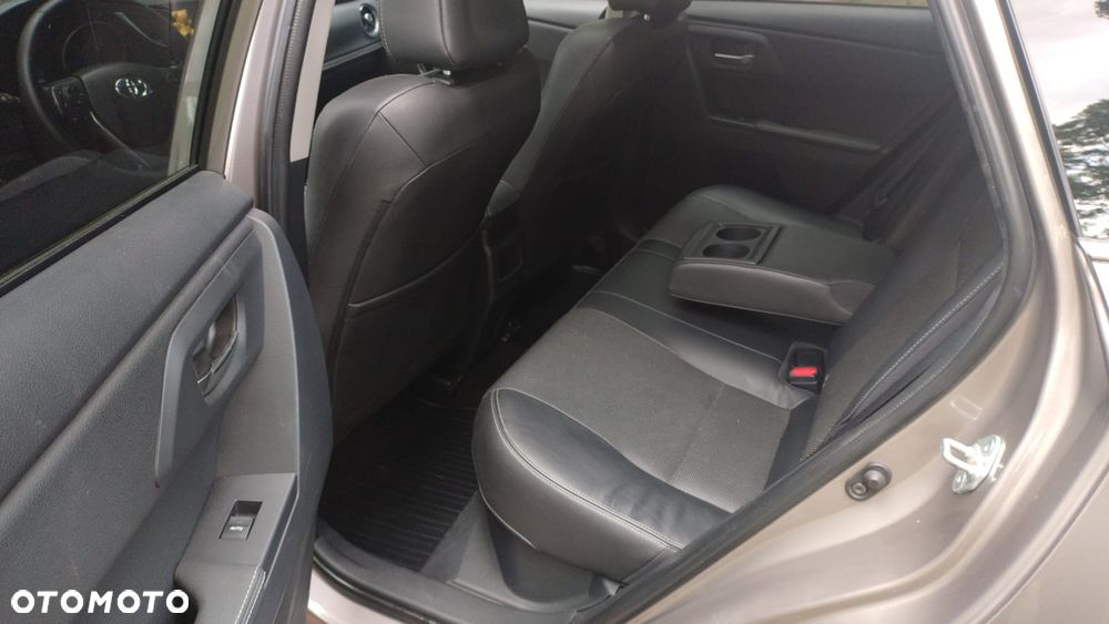 Toyota Auris 1.8 HSD Luna - 29
