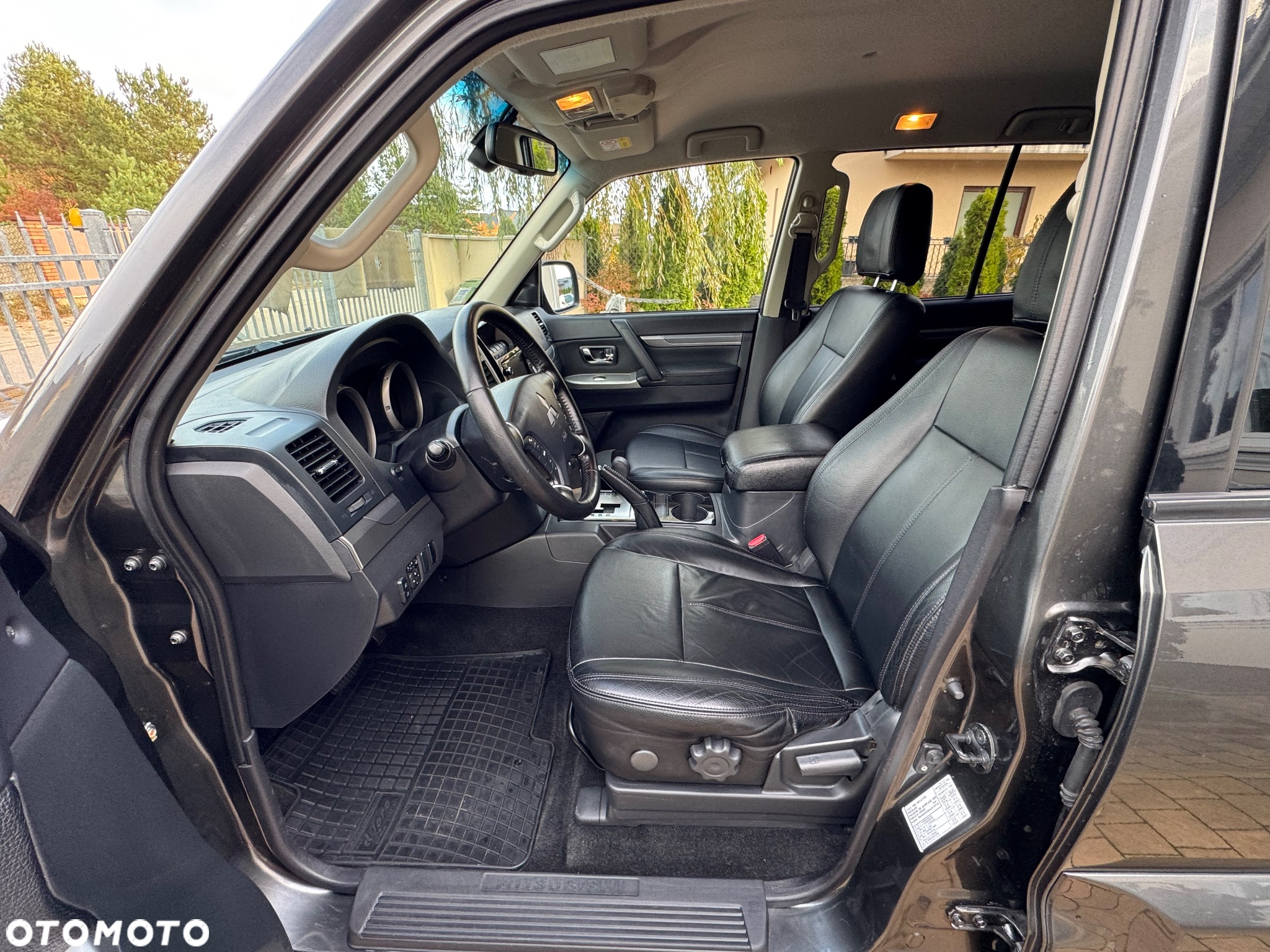 Mitsubishi Pajero - 33