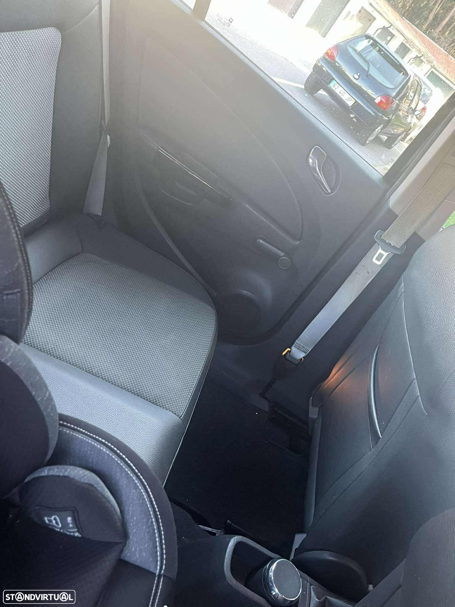 Opel Corsa 1.2 Cosmo - 4