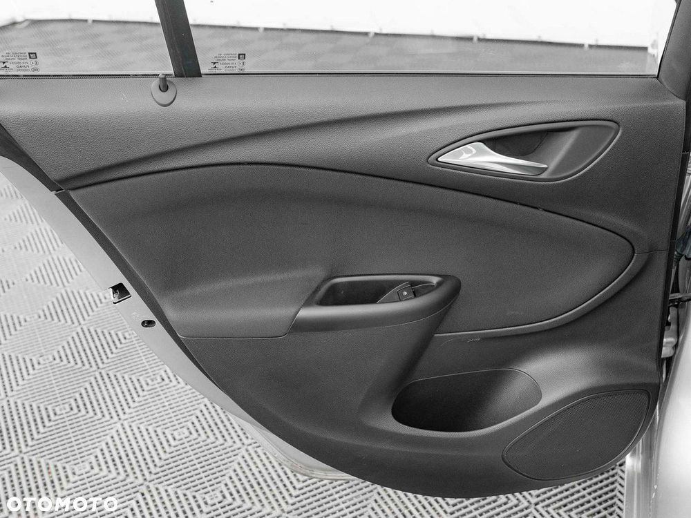 Opel Astra 1.2 T Edition S&S - 22