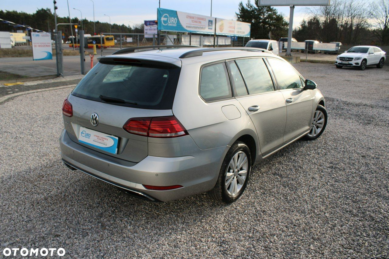 Volkswagen Golf - 6