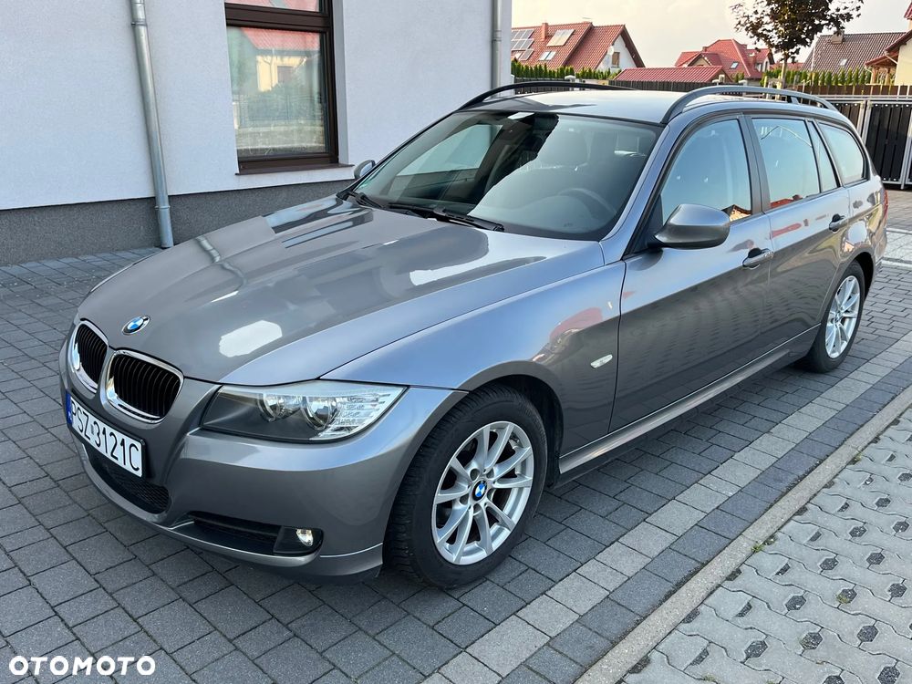 BMW Seria 3 318i Touring - 1