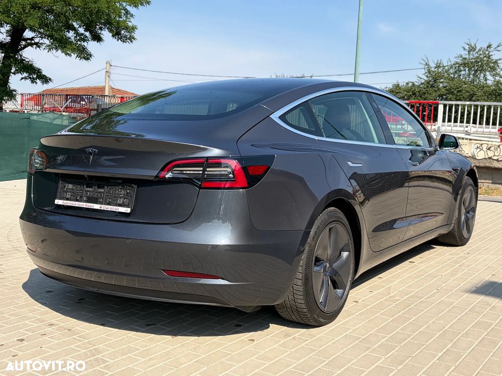 Tesla Model 3 - 3