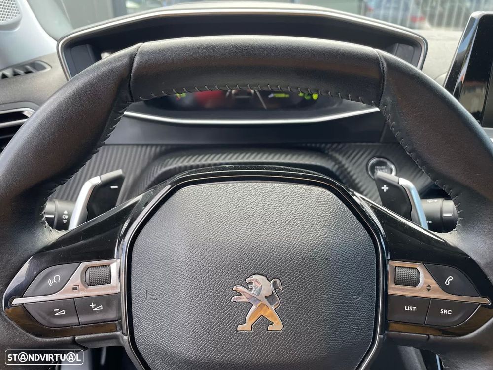 Peugeot 2008 1.2 PureTech Allure EAT8 - 26