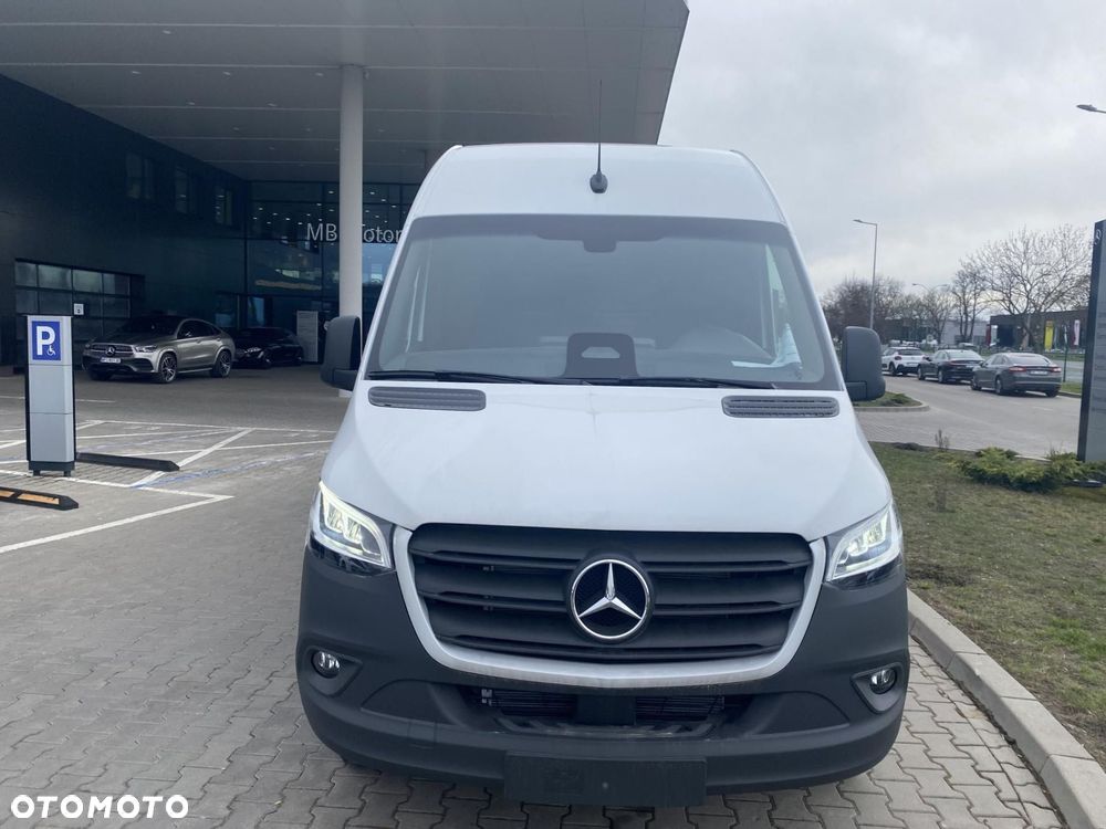 Mercedes-Benz Sprinter - 2