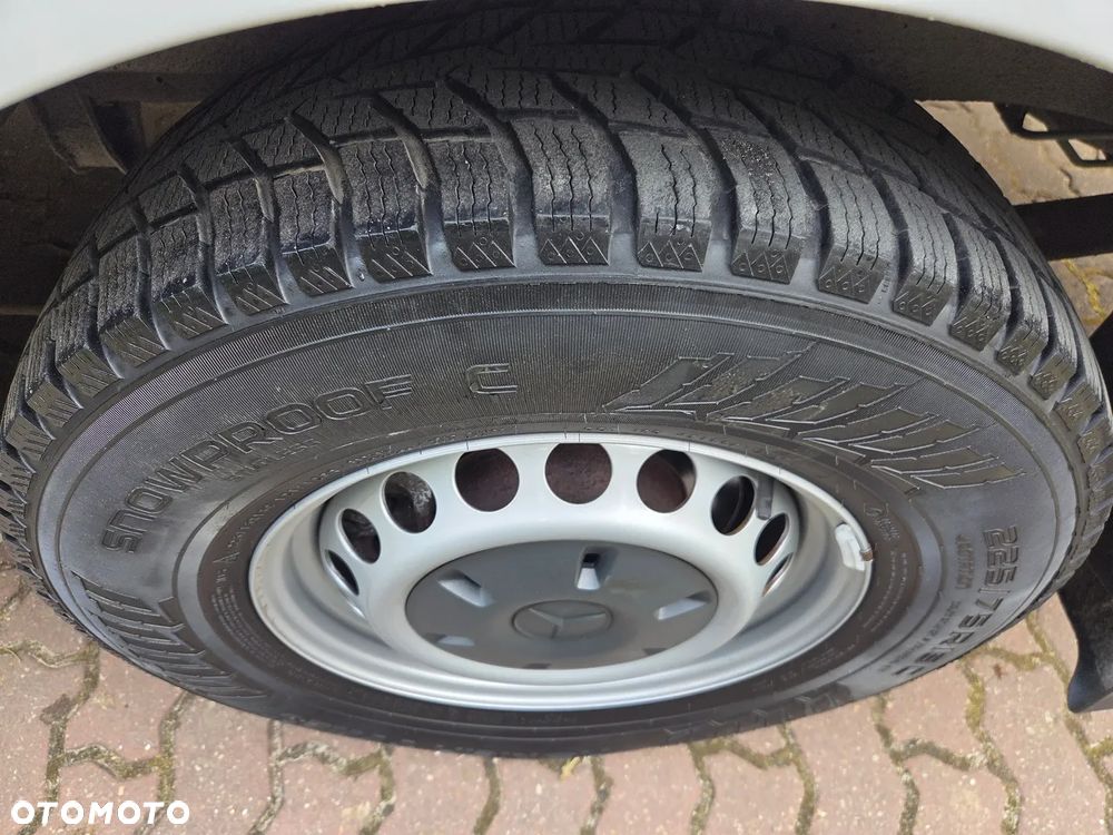 Mercedes-Benz Sprinter - 11