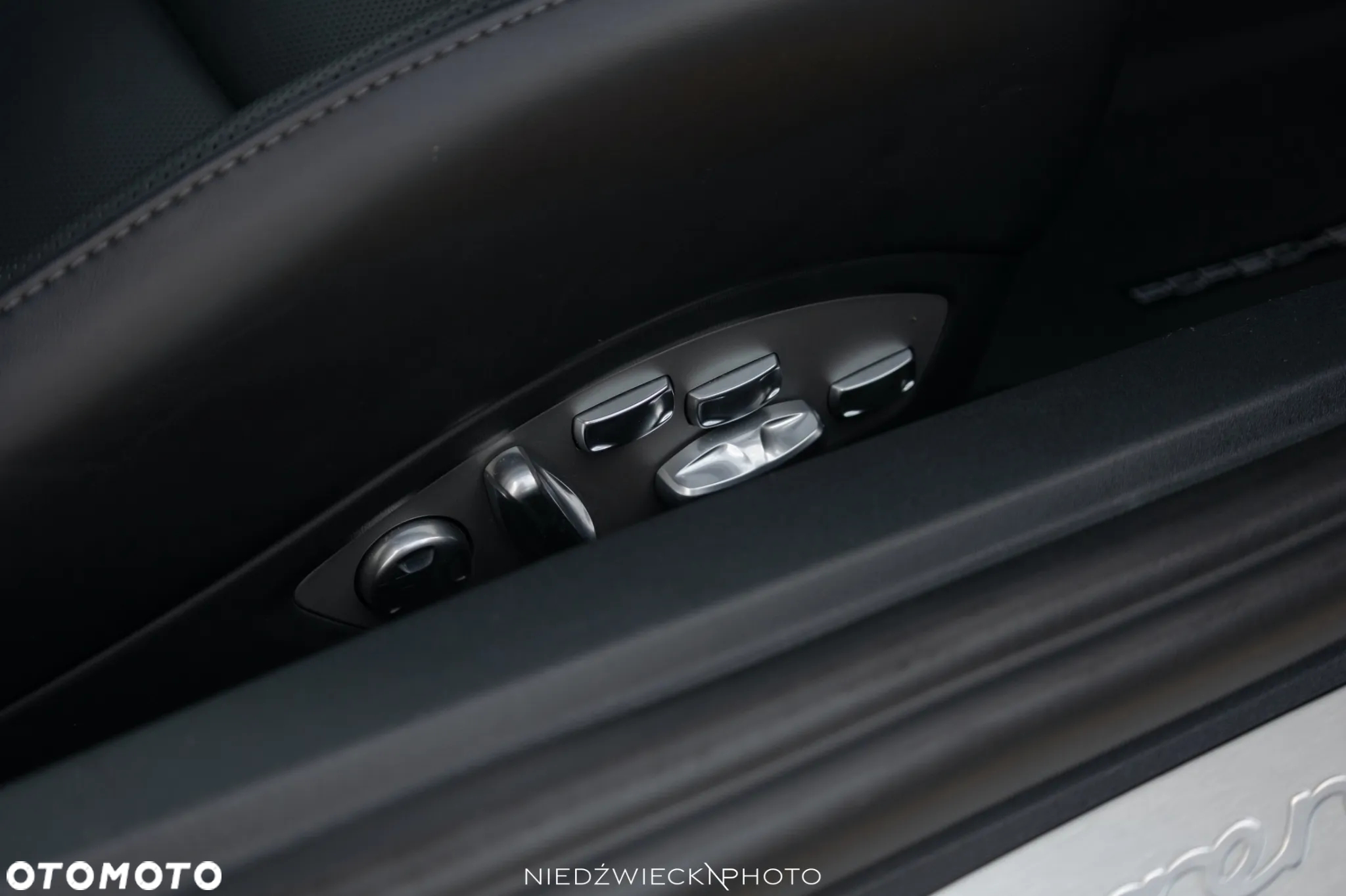 Porsche 911 50th Anniversary Edition PDK - 21