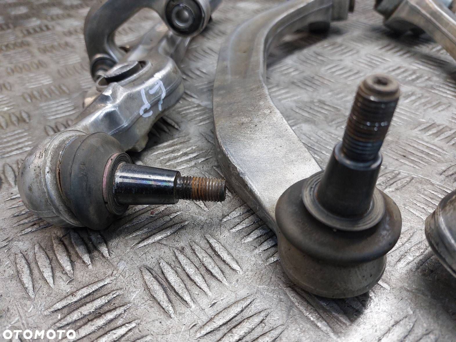 WAHACZE PRZÓD KOMPLET AUDI A4 B7 - 2