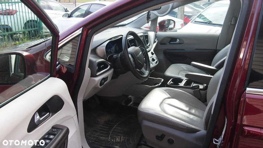 Chrysler Pacifica - 6
