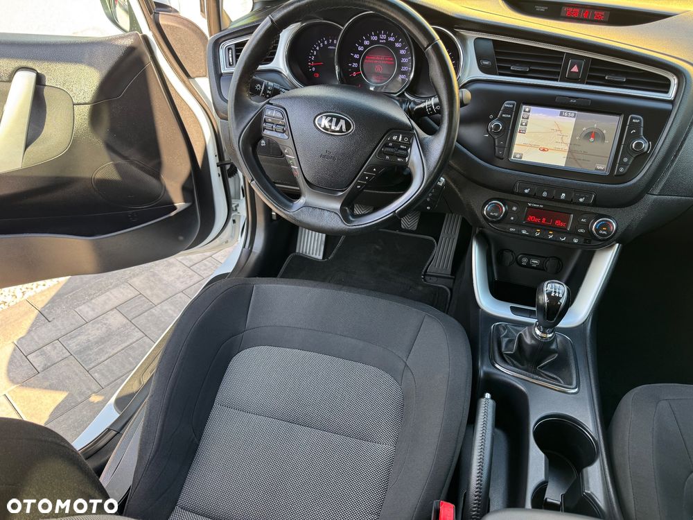 Kia Ceed 1.4 CVVT ISG Dream Team Edition - 28