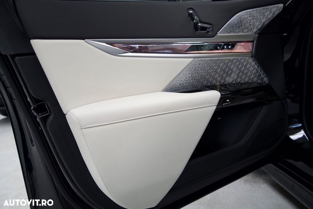 BMW Seria 7 740d xDrive MHEV - 23