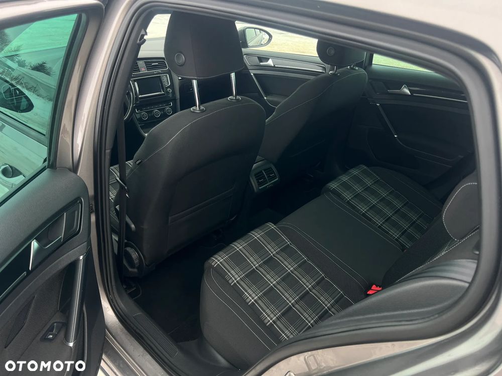 Volkswagen Golf - 14