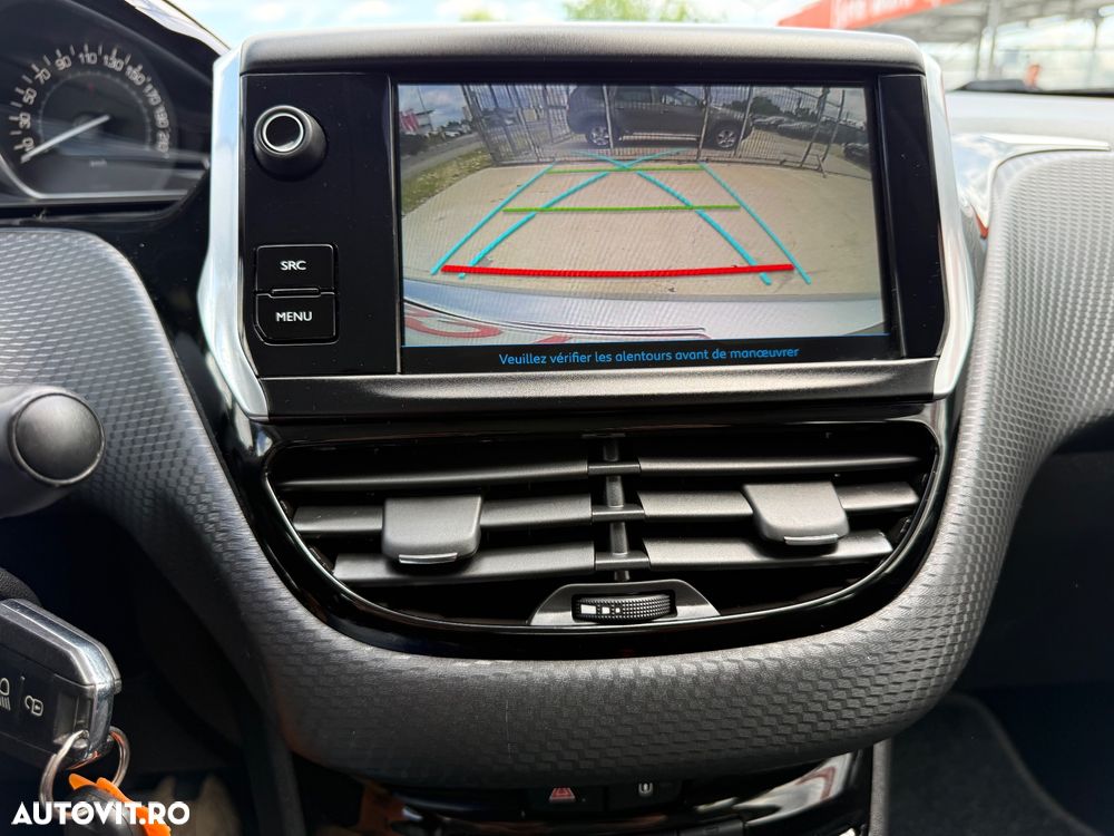 Peugeot 208 1.2 L PureTech Turbo S&S EAT6 Allure - 21