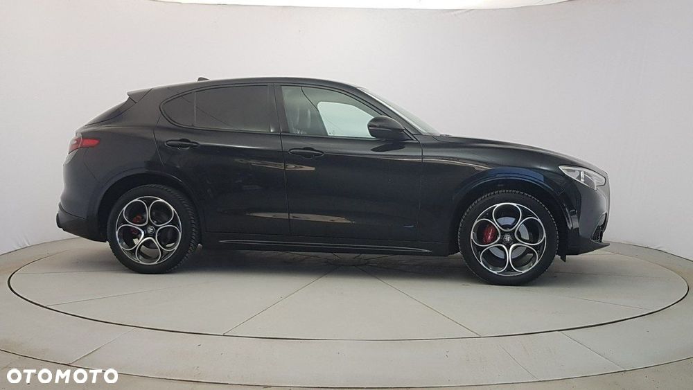 Alfa Romeo Stelvio - 8