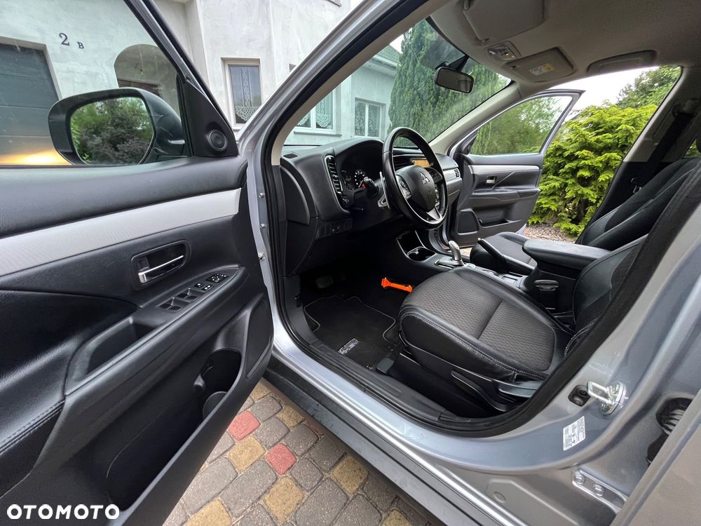 Mitsubishi Outlander - 22