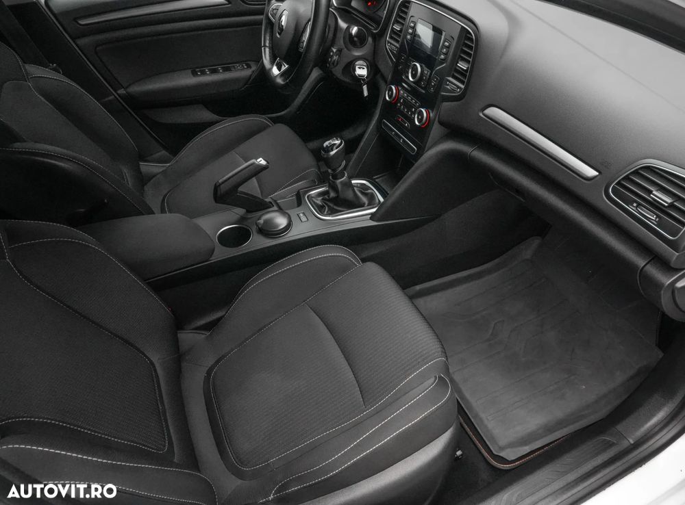 Renault Megane TCE 140 Equilibre - 12