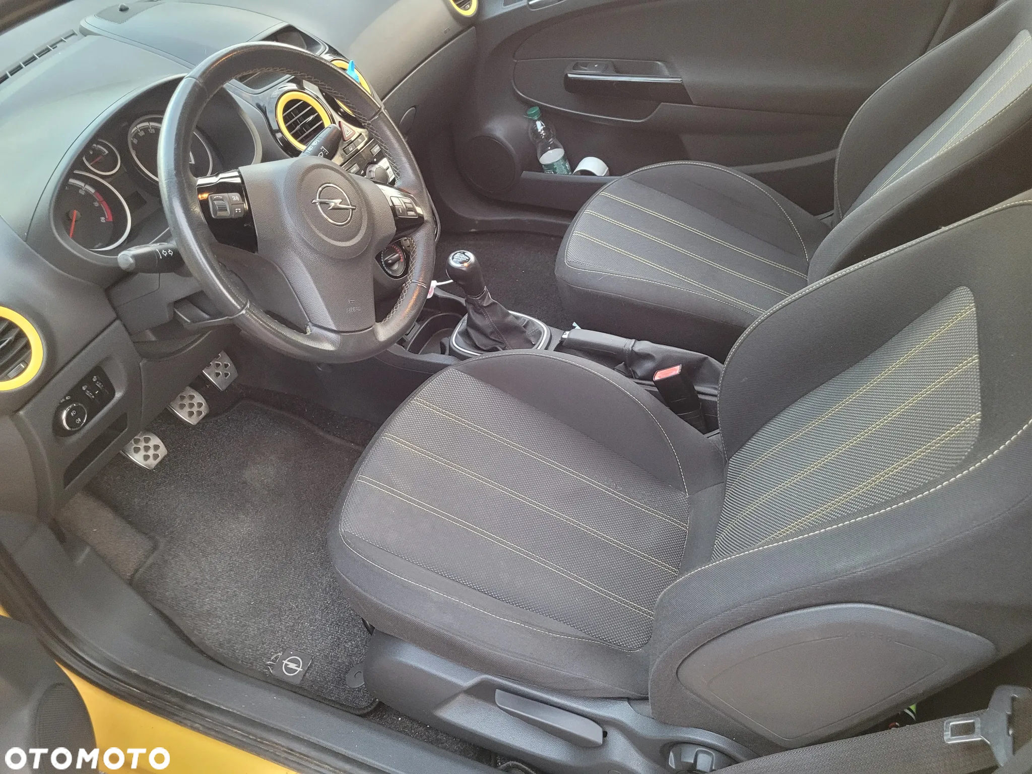 Opel Corsa 1.4 16V Color Edition - 9