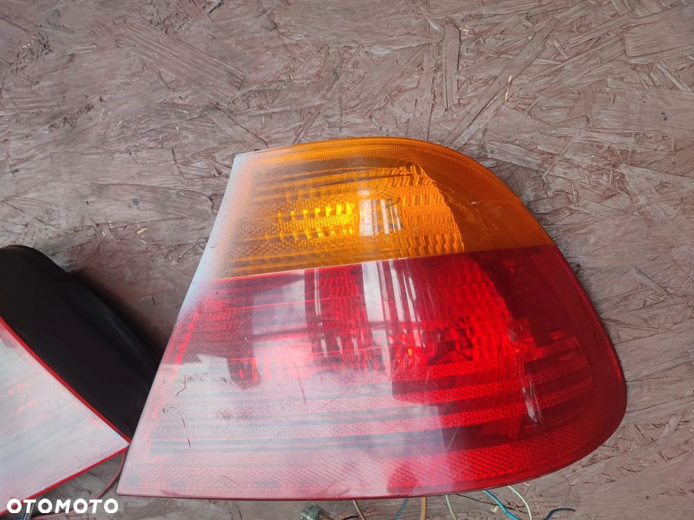 BMW E46 COUPE ORYGINALNE LAMPY TYŁ LEWA / PRAWA W BUDĘ POD POMARAŃCZOWY KIERUNEK DO DRIFTU / GRUZ O NR. 63 21 8 383 827 / 63 21 8 383 828 OEM - 6