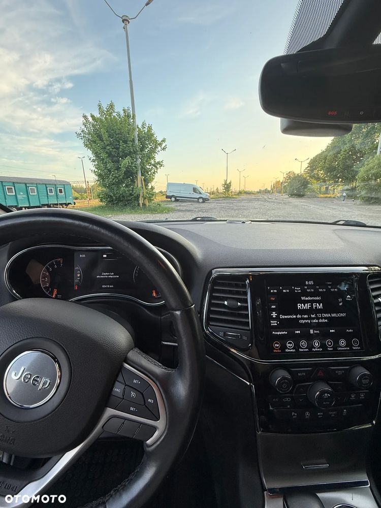 Jeep Grand Cherokee - 16