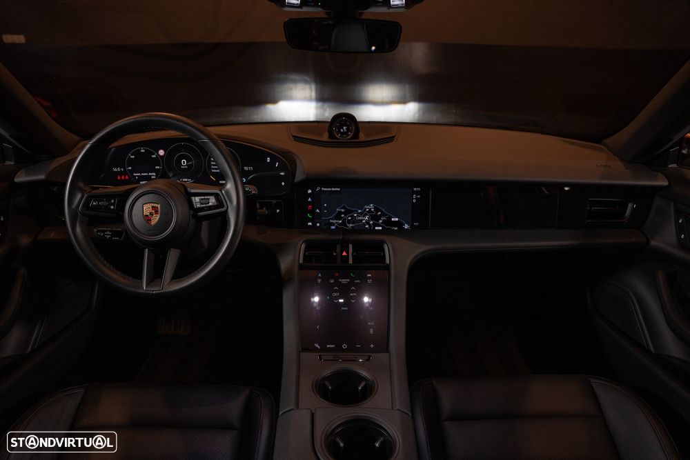 Porsche Taycan Cross Turismo 4 - 13