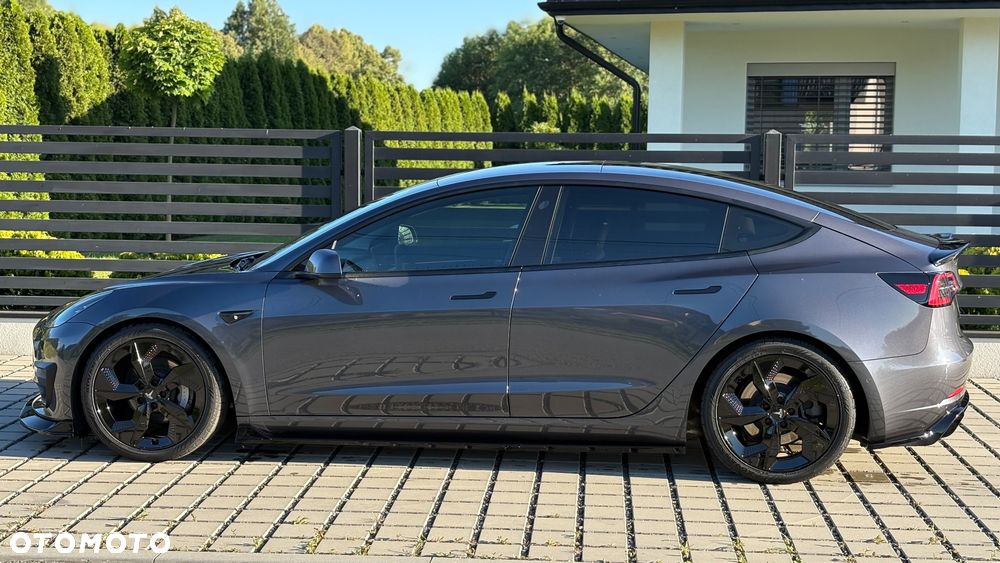 Tesla Model 3 - 4