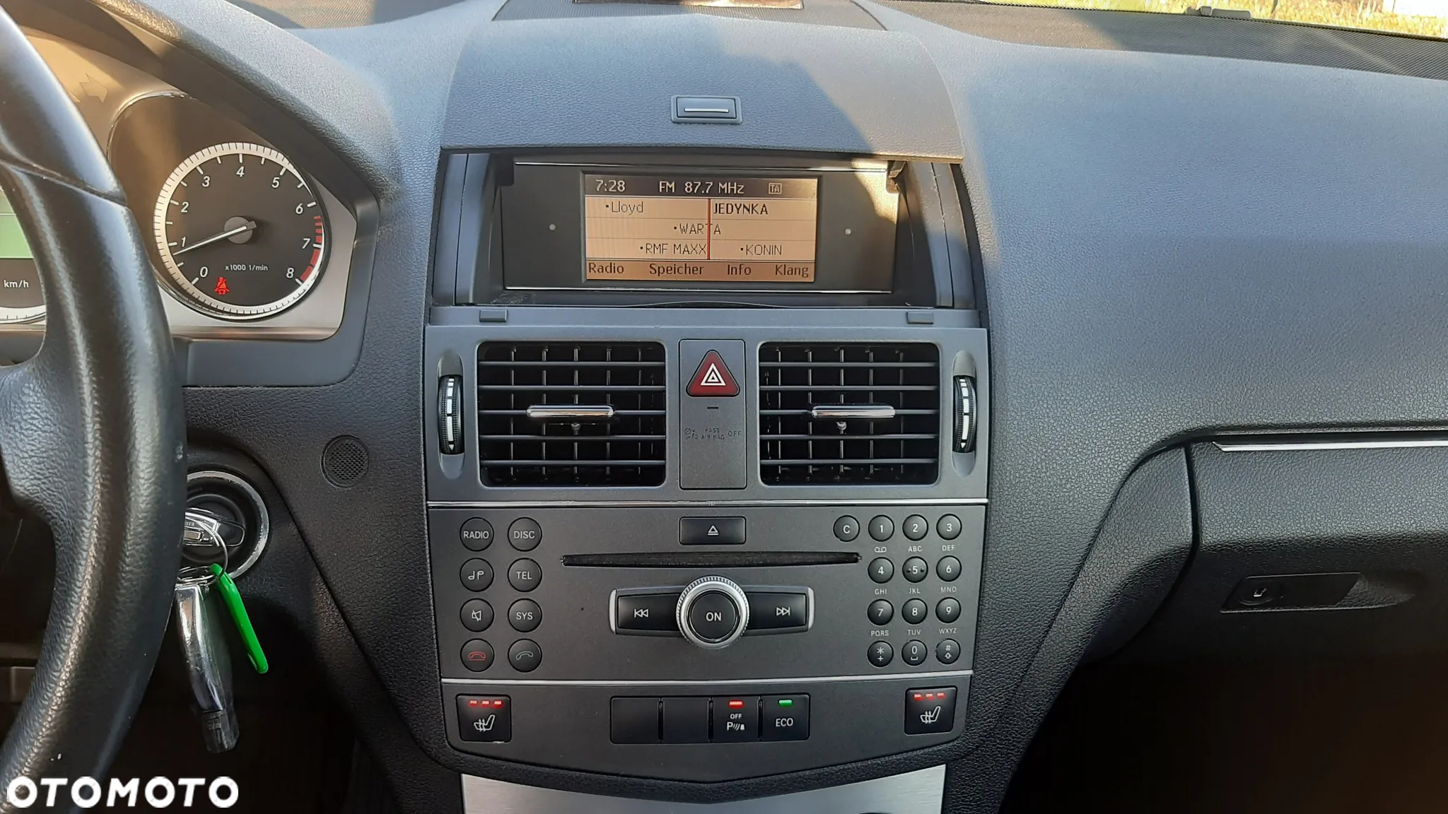 Mercedes-Benz Klasa C 180 CGI BlueEff Avantgarde - 24